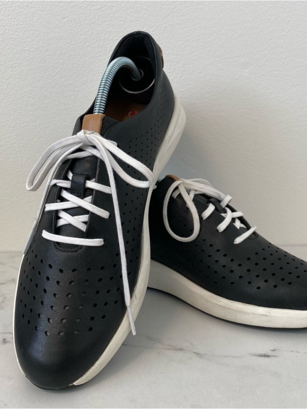 Clarks Unstructured Un Rio Lace Up Leather Sneakers Perforated Black 39.5 8.5